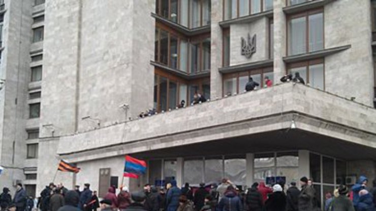 В Донецке сепаратисты освободили два этажа облсовета