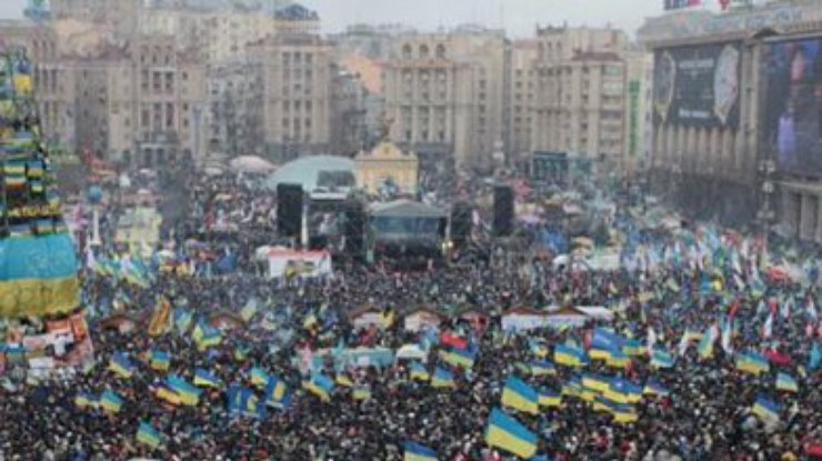 На Майдане Независимости началась уборка баррикад