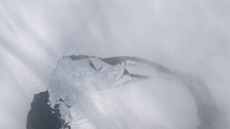 Айсберг размером с Манхэттен дрейфует в Антарктике
