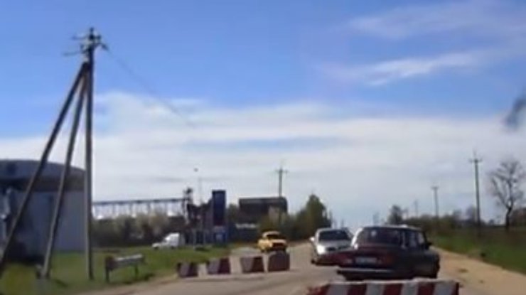 Под Кировоградом на национальной трассе установили блокпост (фото, видео)