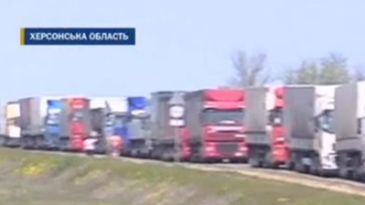 На границе с Крымом образовались громадные пробки
