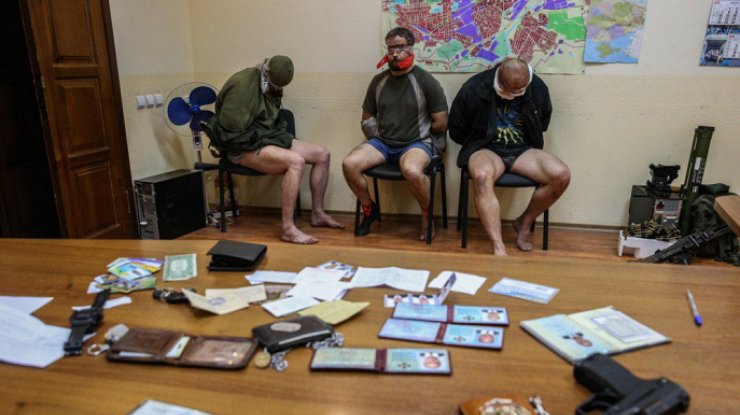 Экстремисты в Славянске захватили троих офицеров СБУ, - СМИ