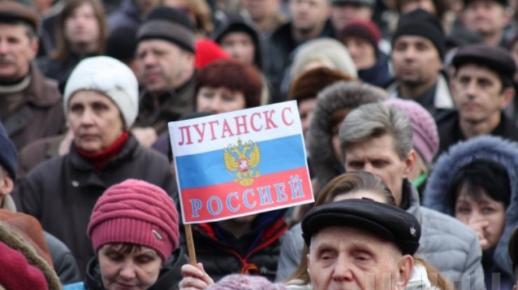 Несколько сот сепаратистов в Луганске провозгласили народную республику