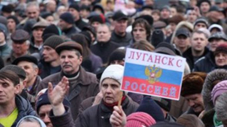 В Луганске колонна протестующих движется к обладминистрации "за ответом власти"