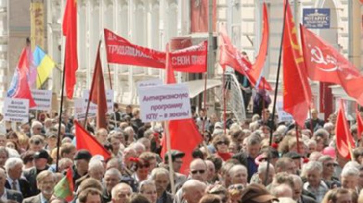 Партия регионов и КПУ хотят пройти в центре Киева с георгиевскими лентами