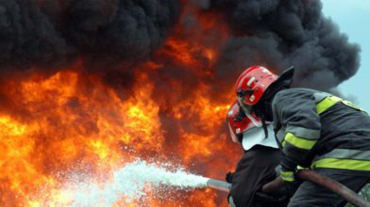 Спасатели потушили пожар кабелей телевышки в Киеве