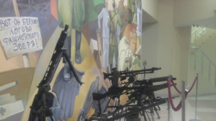 В Донецке террористы вывезли из музея оружие времен Второй мировой