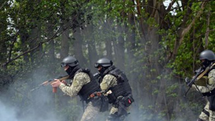 Десантники под Славянском отбили три атаки террористов (фото)