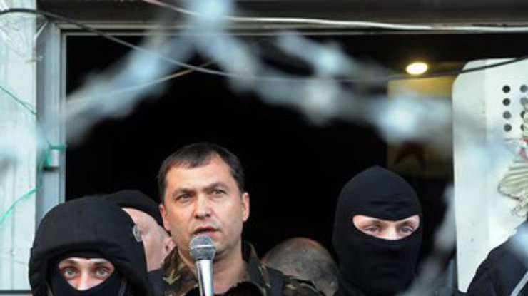 Лидер террористов Луганска ввел военное положение и попросил Путина ввести миротворцев