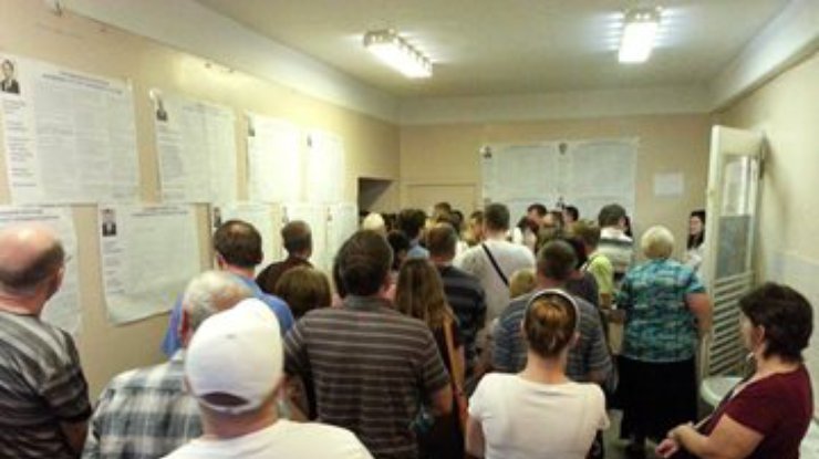 В Киеве 10% избирателей не смогли дождаться своей очереди на участках