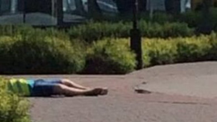 На вокзале Донецка стрельба: Один убит, ранен ребенок (фото)