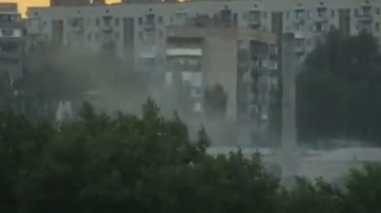 Бои в Славянске переместились в жилые высотки: Есть убитые (фото, видео)