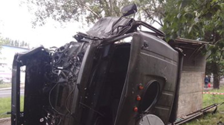 В Донецке военные уничтожили два КамАЗа террористов (фото)