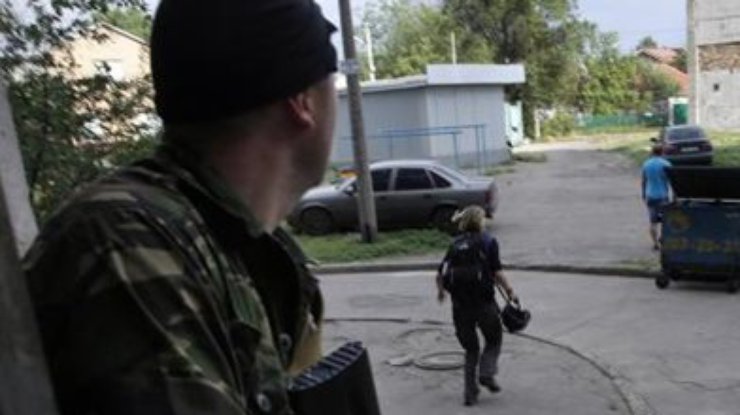 40 террористов заняли школу в Донецке