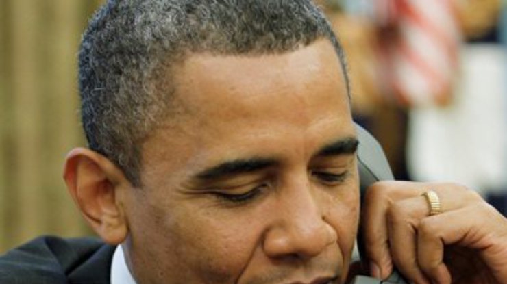 Обама по телефону поздравил Порошенко с победой на выборах