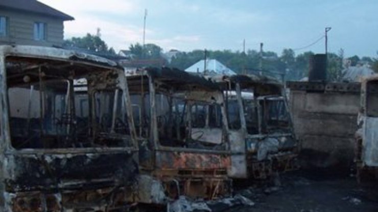 Сгоревшие в Днепропетровске маршрутки принадлежали правой руке Царева (фото)