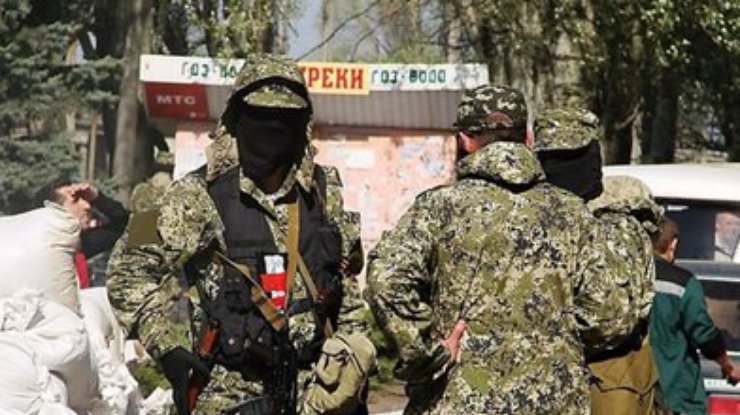 В Донецке захватили центр исскуства "Изоляция": снайпер уже на олене (фото)