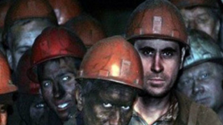 Горняков шахты "Прогресс" заставили отдать зарплату террористам