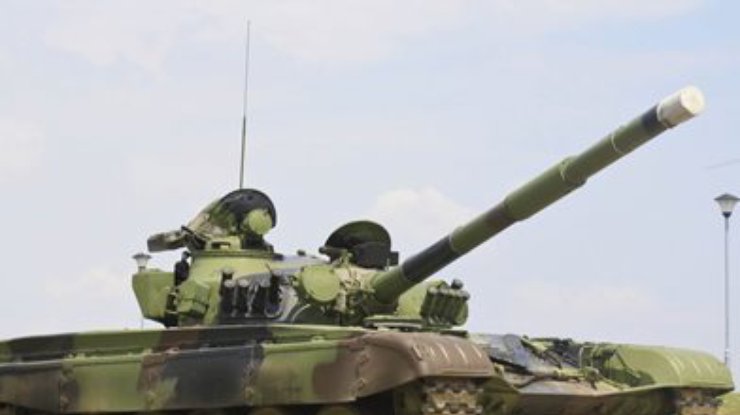 В Снежное въехали танки Т-72 из России (обновлено, видео)