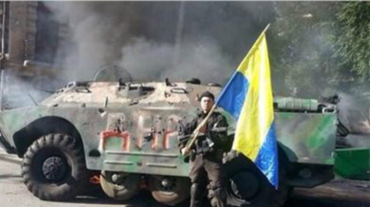 Бой за Мариуполь: Над горсоветом подняли флаг Украины. Операция окончена (онлайн, фото, видео)
