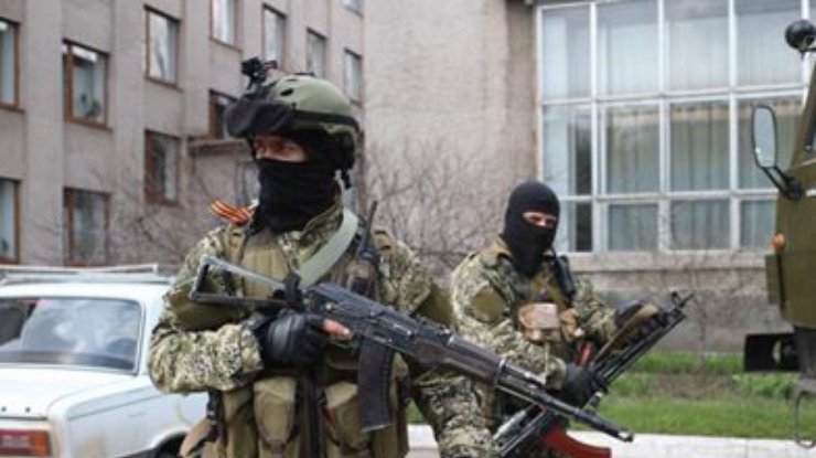Террористы заняли общежитие в Луганске, а студентов выгнали (фото)