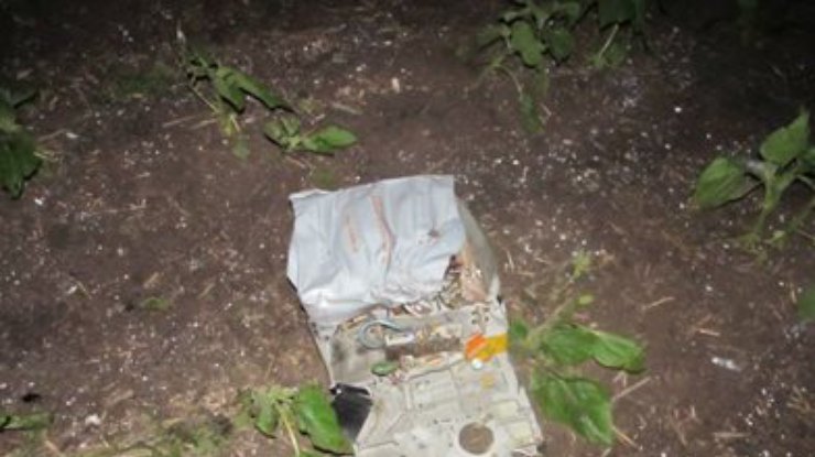 Силовики нашли "черный ящик" сбитого под Славянском вертолета Ми-8 (фото)