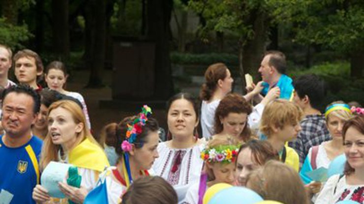 Украинцы в Токио провели второй "мегамарш вышиванок" (фото, видео)