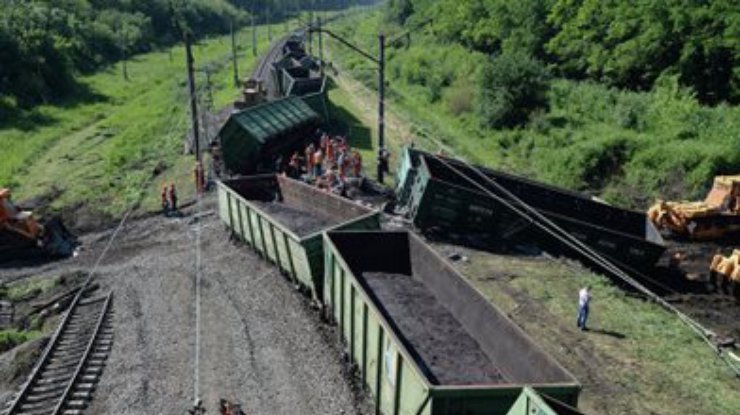 На Донецкой железной дороге из-за новых взрывов поезд сошел с рельсов