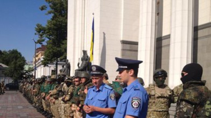 Под Верховную раду прибыл батальон "Донбасс" для охраны здания (обновлено, фото)