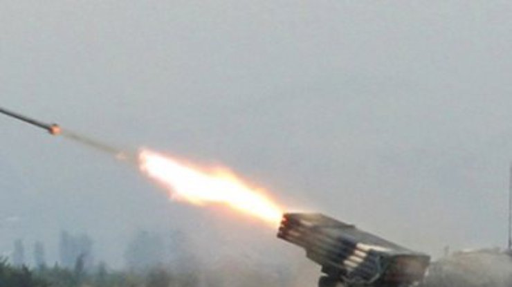 Террористы из танков и "Града" обстреляли блокпосты силовиков