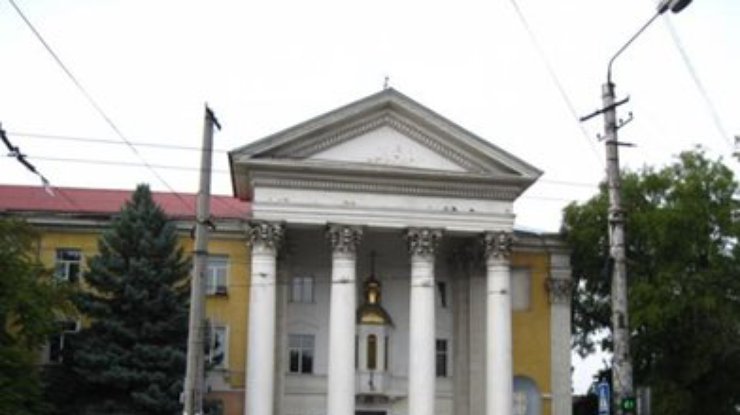 В Симферополе казаки и самооборона пикетировали украинскую церковь (обновлено)