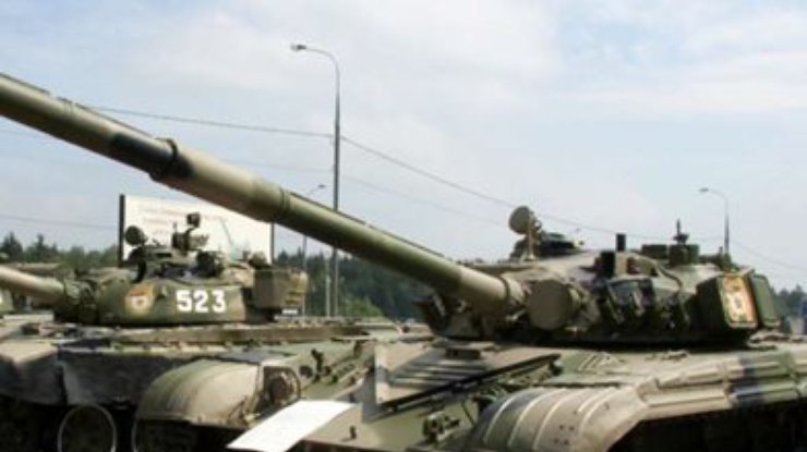 Военная авиация уничтожила 2 танка террористов у аэропорта Луганска