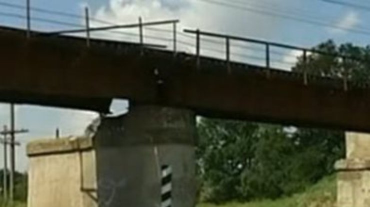 В Счастье возле теплоэлектростанции террористы взорвали железнодорожный мост