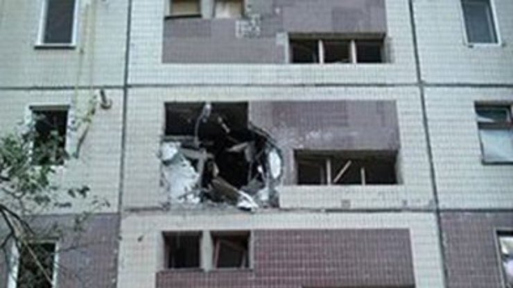 Луганск под обстрелом: ранены 8 человек, разрушены дома (фото, видео)