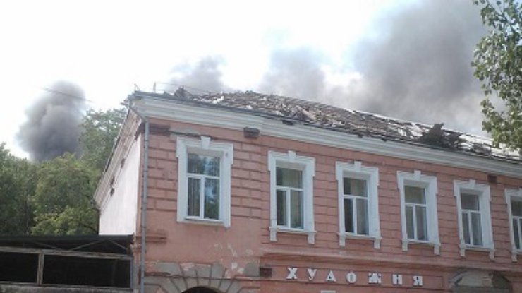 Старый город Луганска разрушен из "Града": сгорел музей (обновлено, фото, видео)