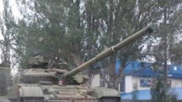 Донецк обстреляли из "Градов" и танков (фото, видео)