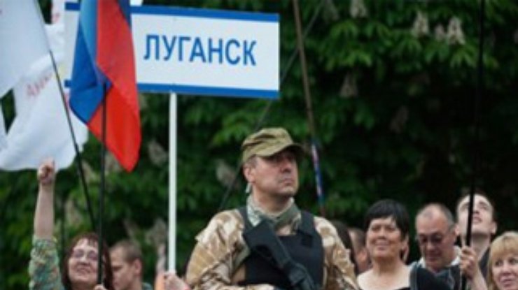 В Свердловске банда на танках обстреляла здания СБУ и горсуда