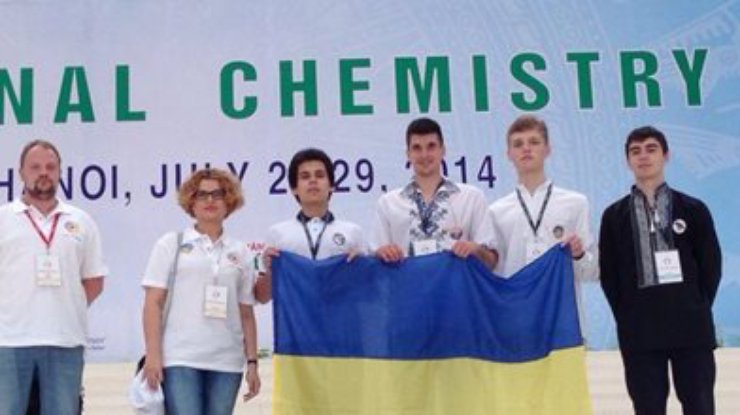 Украинские школьники отправились на международную олимпиаду во Вьетнаме