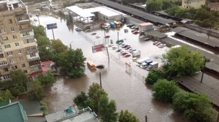 В Одессе потоп: улицы превратились в реки (фото, видео)