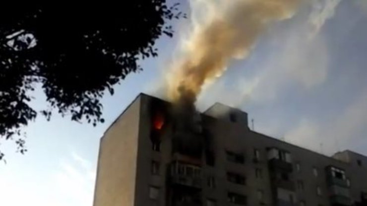 В Бердянске горели две квартиры 9-этажки, есть жертвы (фото, видео)