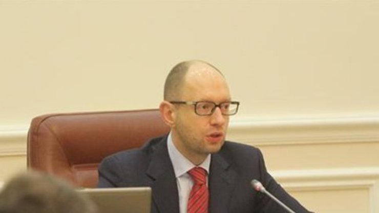 Яценюк вернулся и просит Раду все же проголосовать за законы Кабмина