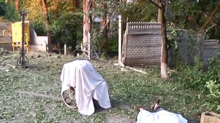 В Луганске обстрелян дом престарелых: 5 погибших (фото, видео)