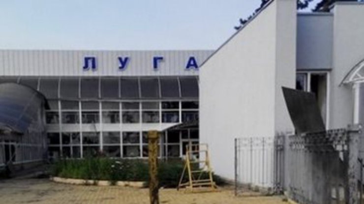 Аэропорт Луганска всю ночь обстреливали из минометов и "Градов" (фото)