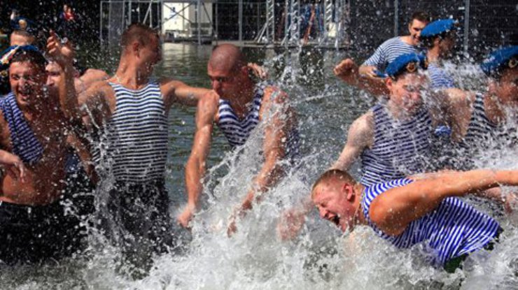 В Москве во время заплыва ко дню ВДВ утонул десантник