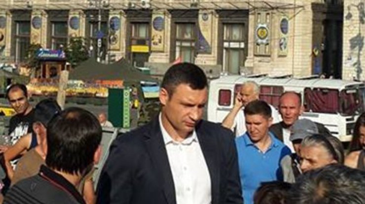 Кличко пообщался с Майданом: Почему вы здесь, а не на Донбассе? (фото)