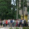 В Луганске выстраиваются в километровые очереди за хлебом (фото)