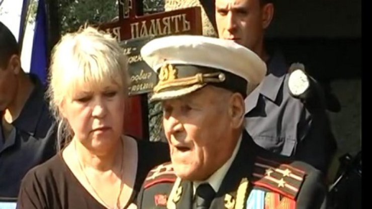 В Запорожье ветеран обратился к Путину во время похорон внука (видео)