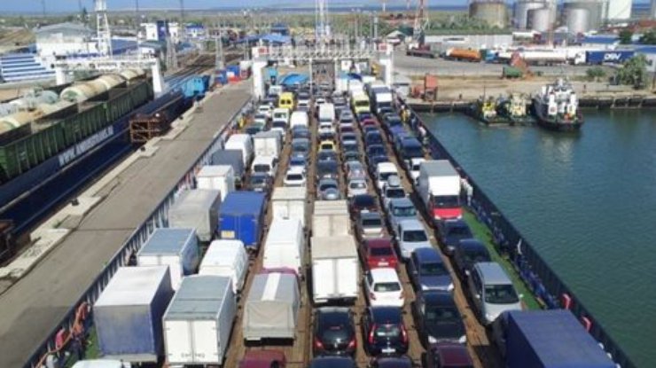 Ад под названием порт "Крым": россияне умирают в очереди на паром из Керчи (фото, видео)