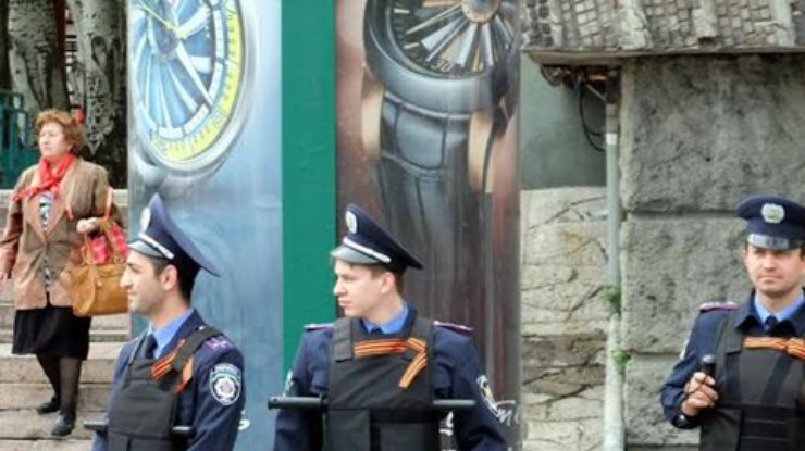 В Донецке и Луганске уволили почти 4 тысячи милиционеров