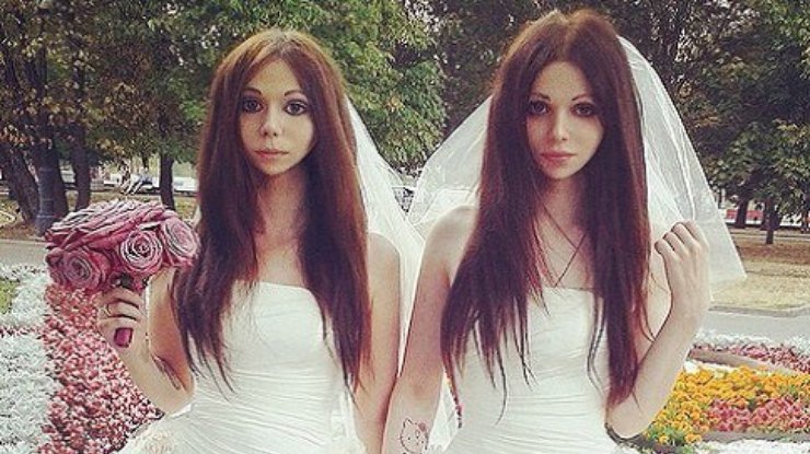 В Москве со скандалом расписались две невесты (фото)
